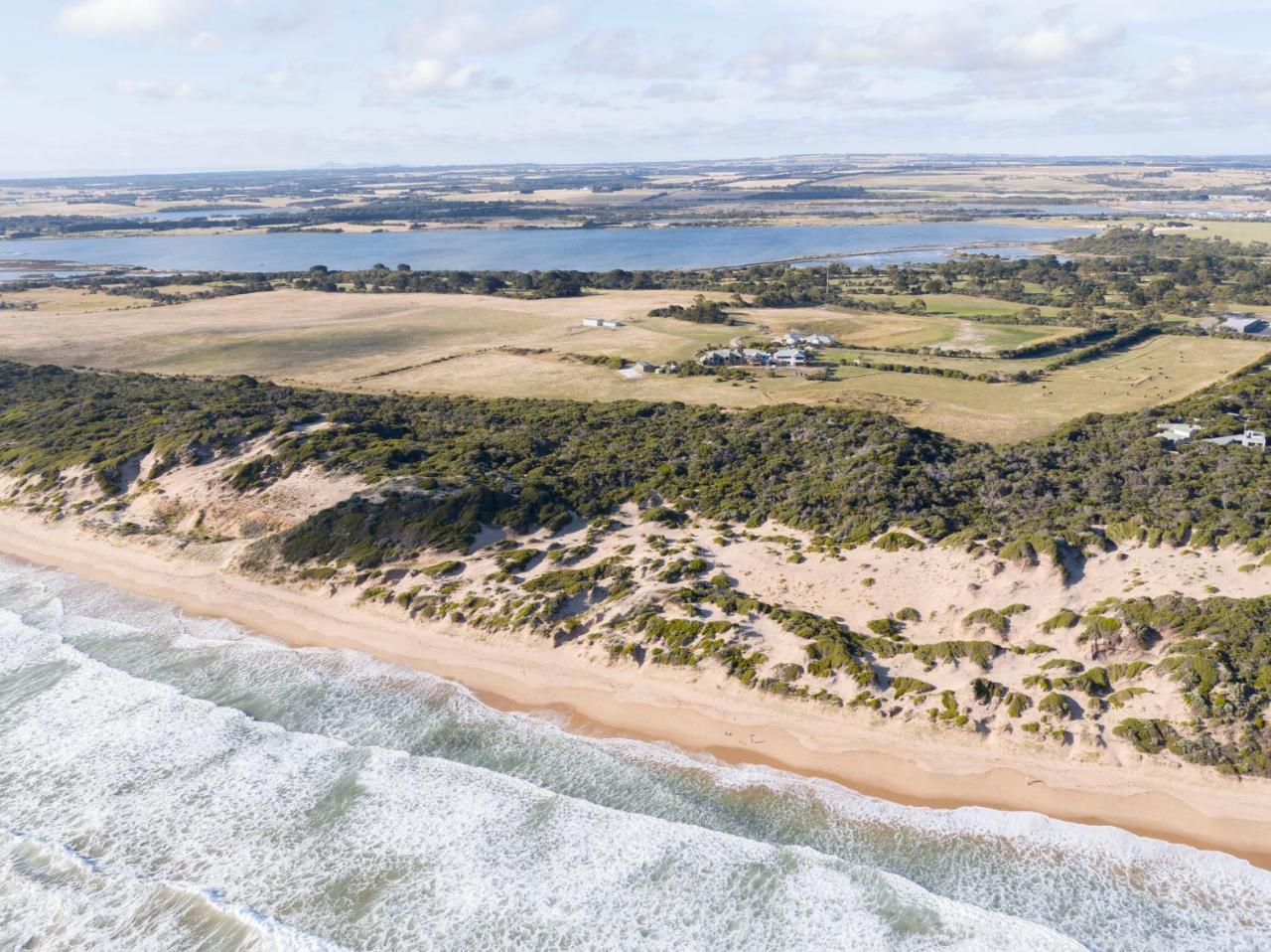 Отель Lon Retreat Пойнт Лонсдейл Экстерьер фото